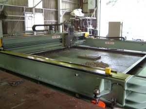 Hatch cutting machine (the shipbuilding industry)