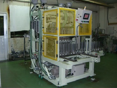 Cuttlefish figure fly injection machine slide supply type (food industry)