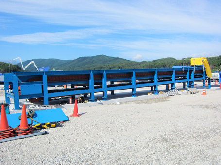 震災がれき処理搬送エプロンコンベア(25000L×2000W)※南三陸処理施設に設置